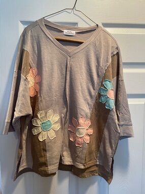 XOXO Taupe Short Sleeve Tee with Pastel Floral Appliqués
BOHO for the lady